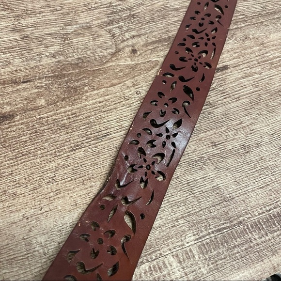 American Eagle Genuine  Leather Belt Perforated Size Small - Picture 2 of 3